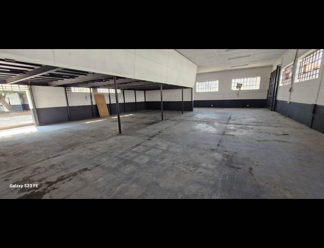 1,000M² WAREHOUSE TO LET IN NEW DOORNFONTEIN
