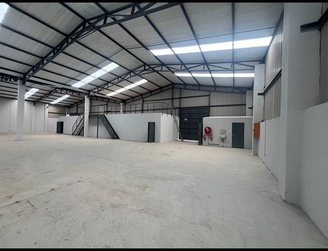 1,094M² WAREHOUSE TO LET IN COSMO BUSINESS PARK