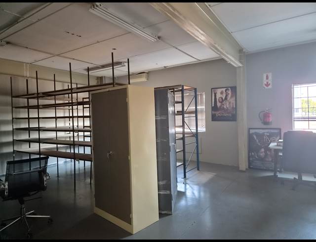 4,195M² WAREHOUSE TO LET IN HALFWAY HOUSE