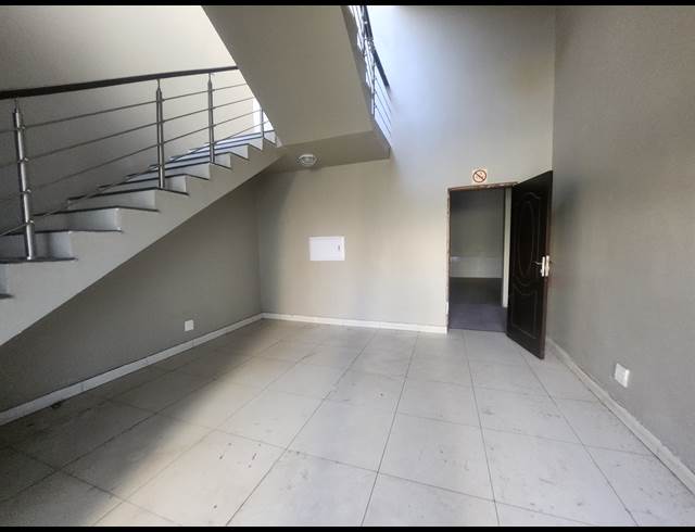 673M² WAREHOUSE TO LET IN HALFWAY HOUSE