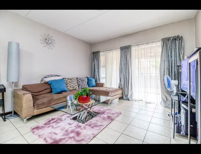 2 BEDROOM APARTMENT TO LET IN WILGEHEUWEL