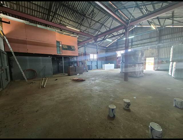240M² WAREHOUSE TO LET IN LUIPAARDSVLEI