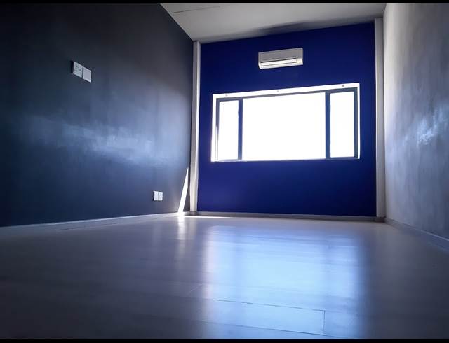 1,100M² WAREHOUSE TO LET IN SALT RIVER