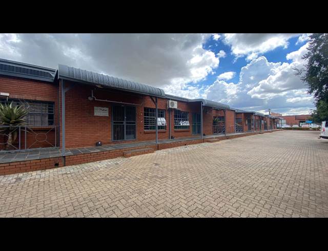 340M² WAREHOUSE TO LET IN HENNOPSPARK INDUSTRIAL
