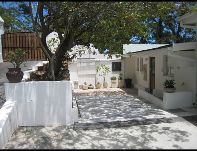 2 bed property to rent in HOUT BAY