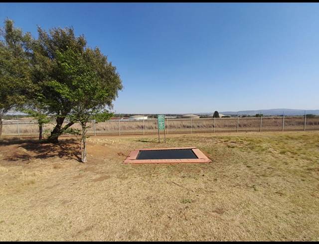 2 BEDROOM PROPERTY TO RENT IN MEYERSDAL