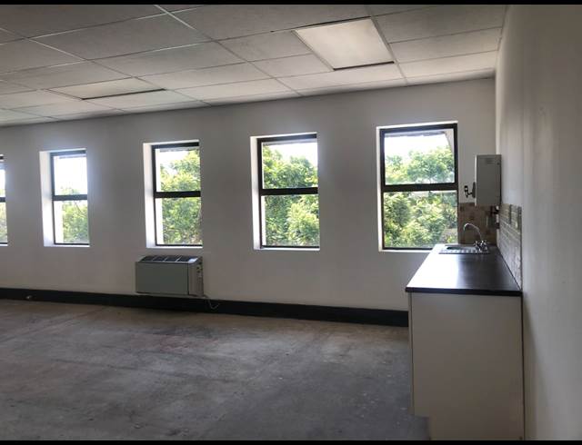 346M² OFFICE TO LET IN HYDE PARK