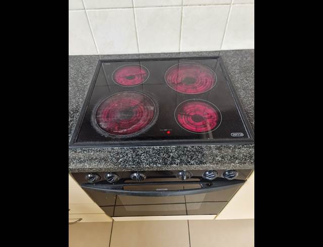 2 bed property to rent in ESSENWOOD