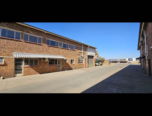 460M² WAREHOUSE TO LET IN ROSSLYN