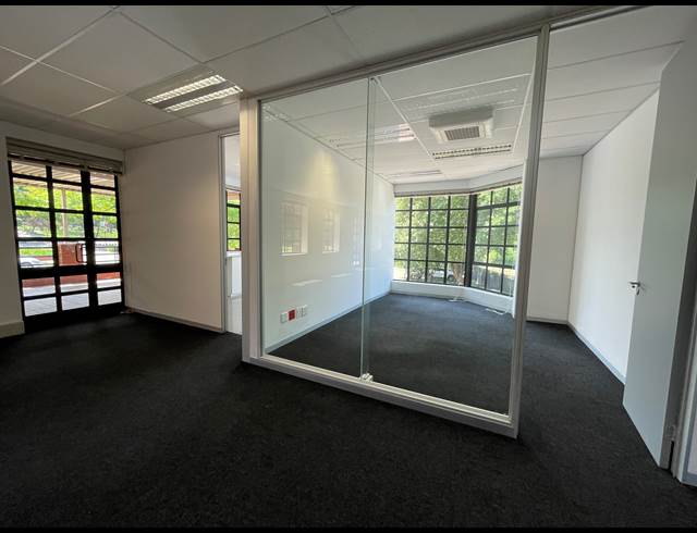 364M² OFFICE TO LET IN LYME PARK
