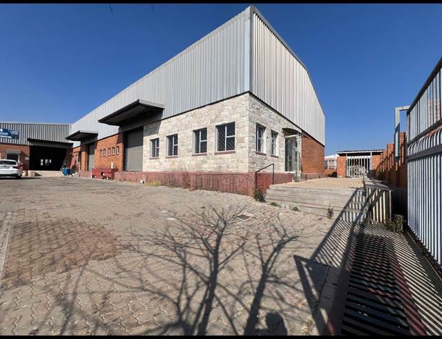 300M² WAREHOUSE TO LET IN SUNDERLAND RIDGE