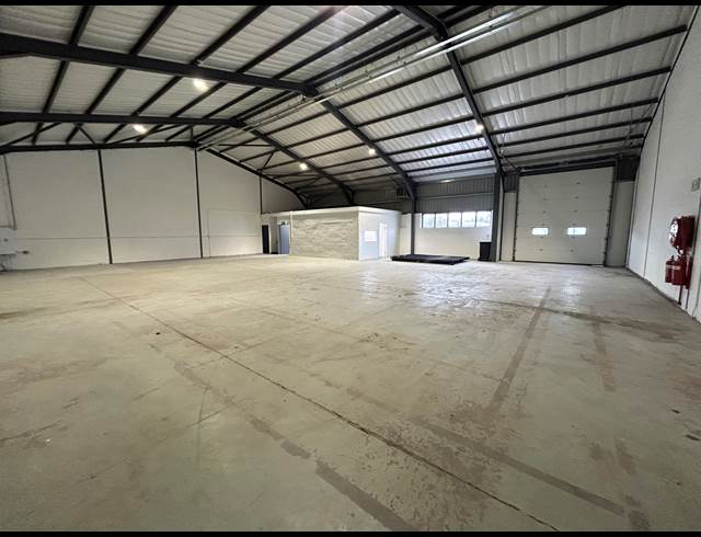 362M² WAREHOUSE TO LET IN RETREAT