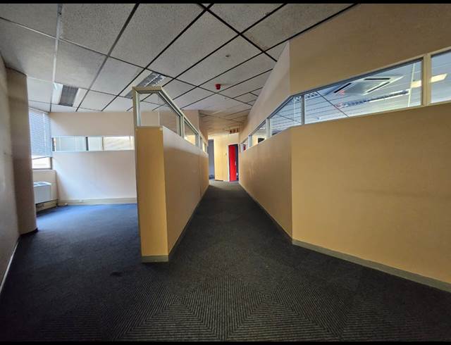1,076M² OFFICE TO LET IN DIE HOEWES