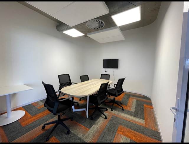 1,135M² OFFICE TO LET IN CENTURY CITY