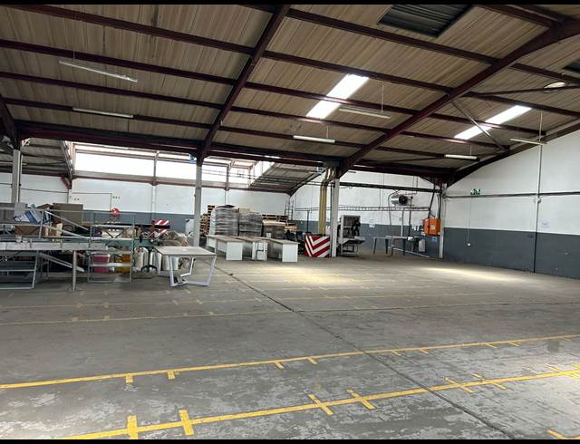 1,025M² WAREHOUSE TO LET IN ANDERBOLT