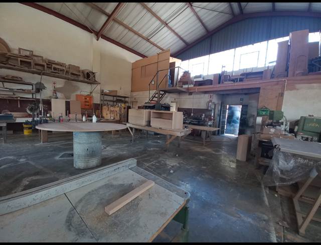 300M² WAREHOUSE TO LET IN TROYEVILLE