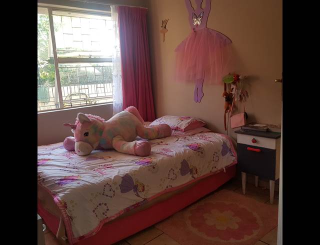 2 bed property to rent in LANGENHOVEN PARK