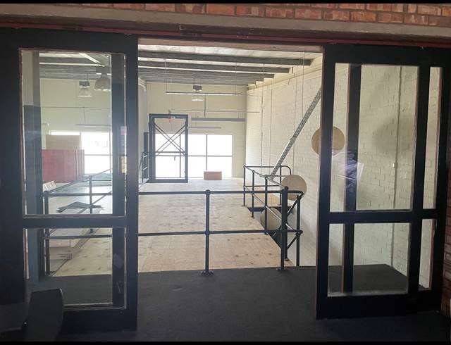 300M² WAREHOUSE TO LET IN BROOKLYN