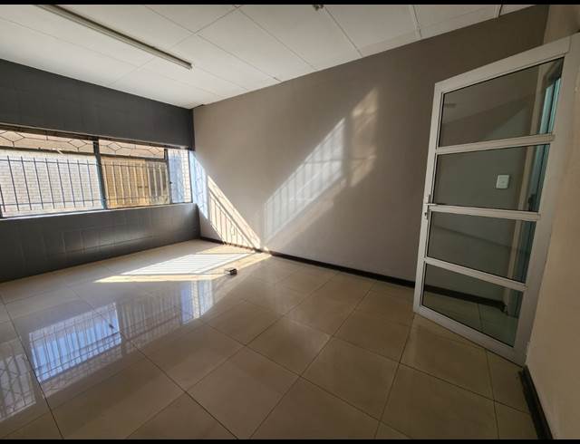 3,000M² WAREHOUSE TO LET IN BENROSE