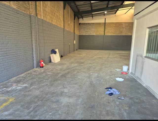 428M² WAREHOUSE TO LET IN MEADOWDALE