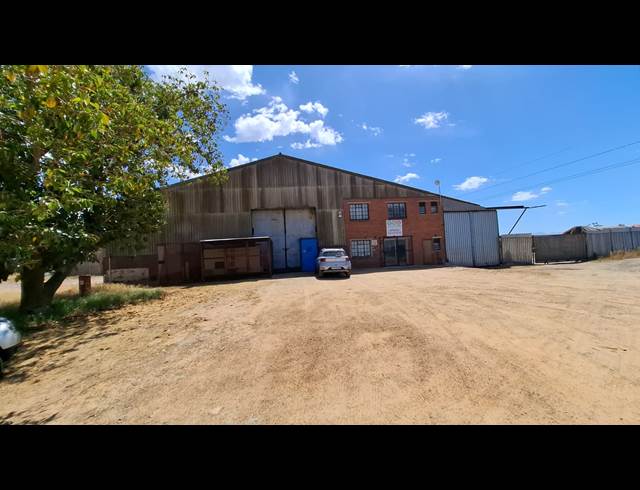 1,950M² WAREHOUSE TO LET IN JOOSTENBERGVLAKTE
