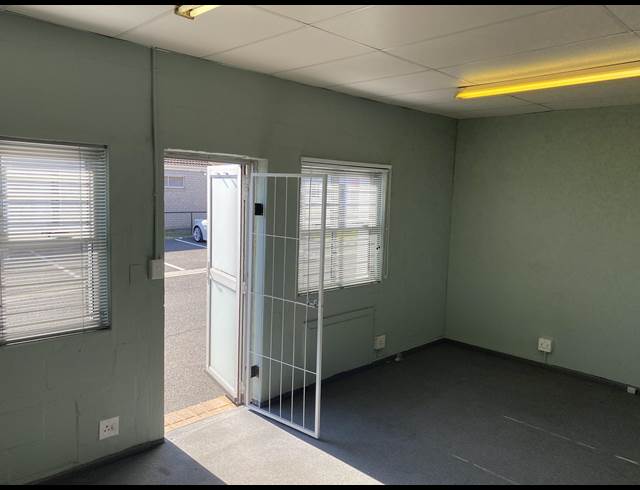 100M² WAREHOUSE TO LET IN PAROW EAST