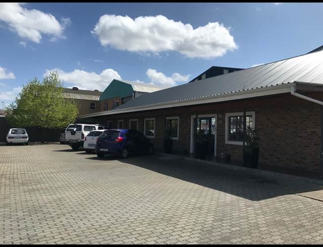 1,443M² WAREHOUSE TO LET IN STIKLAND INDUSTRIAL