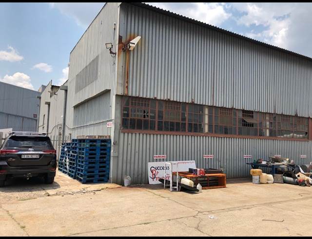 535M² WAREHOUSE TO LET IN APEX