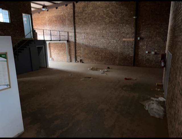 504M² WAREHOUSE TO LET IN KIRKNEY
