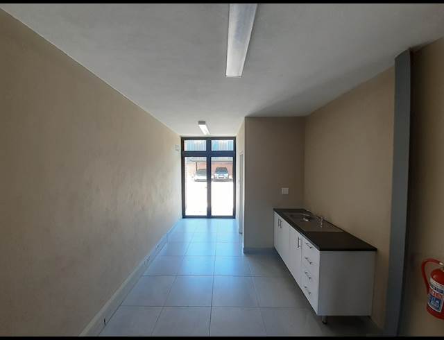 191M² WAREHOUSE TO LET IN LASER PARK