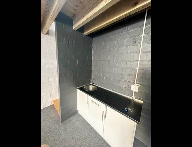 83M² OFFICE RENTED IN FAIRVIEW