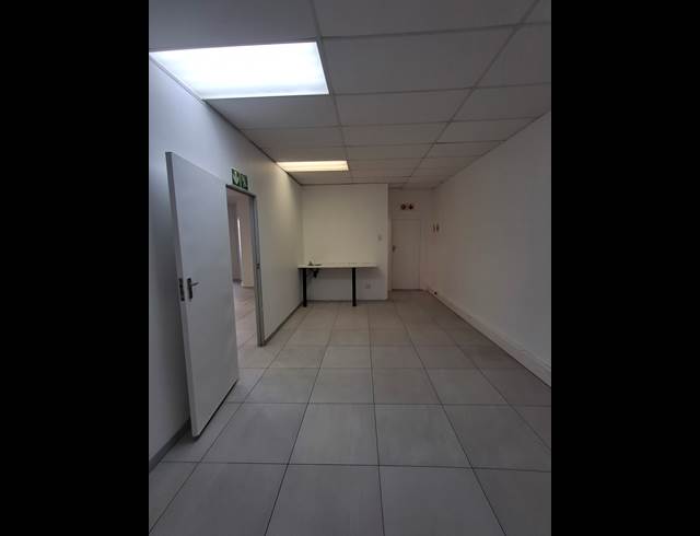 75M² RETAIL TO LET IN VINCENT