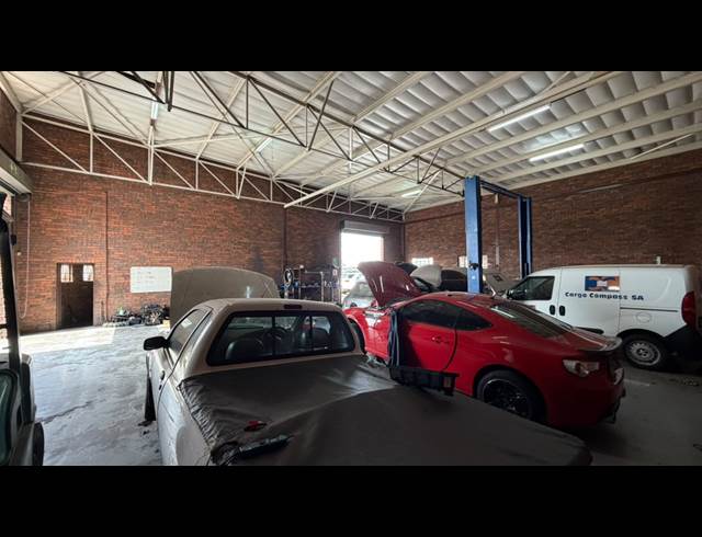 300M² WAREHOUSE TO LET IN ROSSLYN