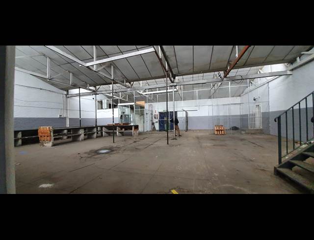 2,300M² WAREHOUSE TO LET IN CITY & SUBURBAN