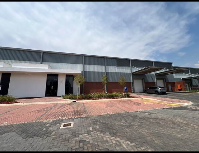 1,222M² WAREHOUSE TO LET IN IRENE