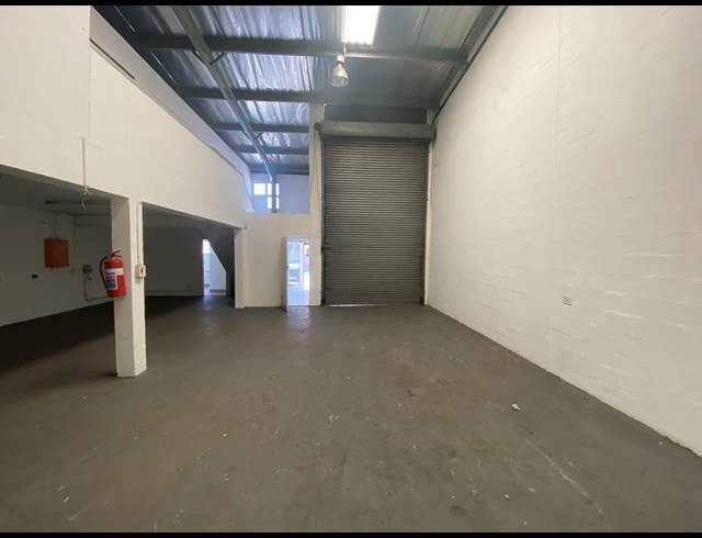 208M² WAREHOUSE TO LET IN SPRINGFIELD