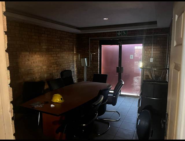 750M² WAREHOUSE TO LET IN AMALGAM
