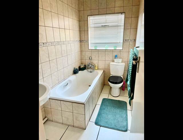 3 bed property to rent in NORKEM PARK