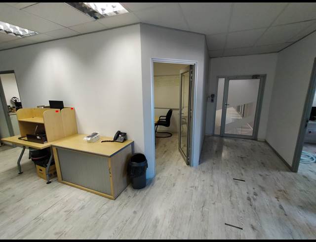 135M² OFFICE TO LET IN DURBANVILLE CENTRAL