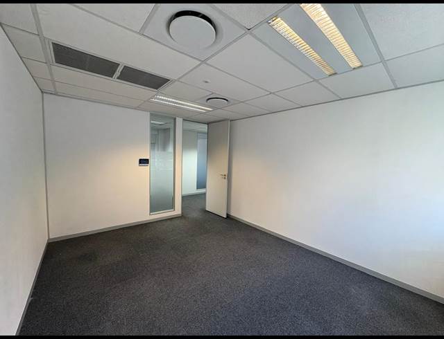 30M² SERVICED OFFICE TO LET IN VORNA VALLEY
