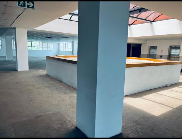 1,110M² RETAIL TO LET IN HALFWAY HOUSE