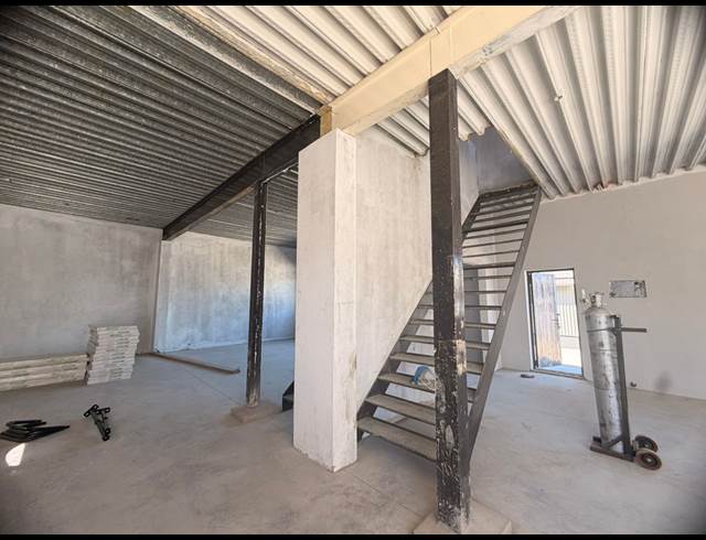 330M² WAREHOUSE TO LET IN EASTLEIGH