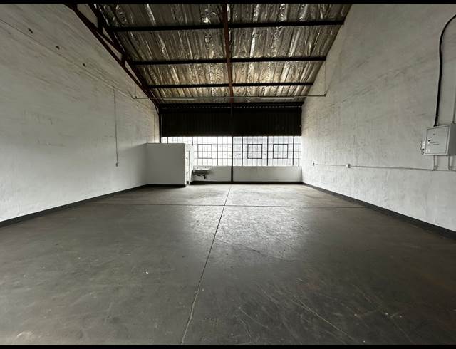 108M² WAREHOUSE TO LET IN WYNBERG