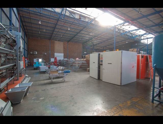 2,128M² WAREHOUSE TO LET IN SPARTAN