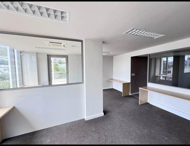 183M² OFFICE TO LET IN SEA POINT