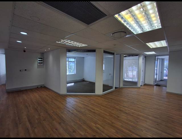 212M² OFFICE TO LET IN MOUILLE POINT
