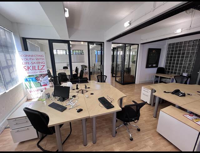 112M² OFFICE TO LET IN GARDENS