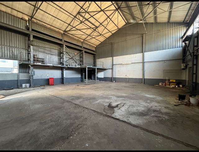 349M² WAREHOUSE TO LET IN MANUFACTA
