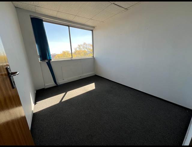180M² OFFICE TO LET IN STRIJDOMPARK