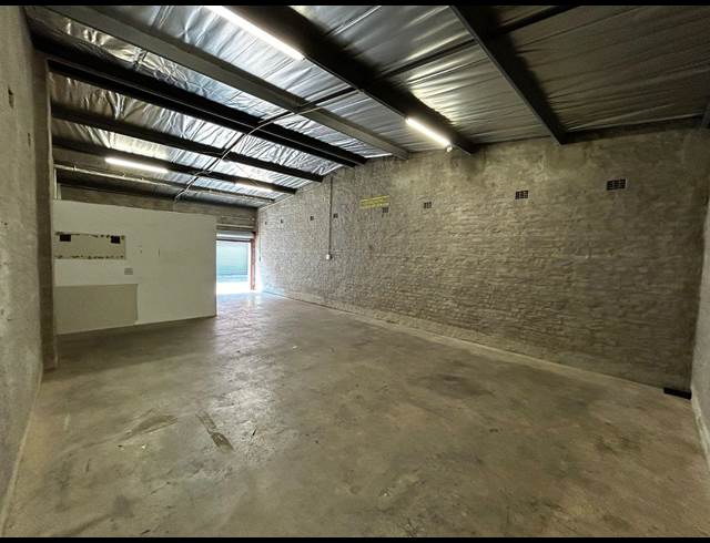 72M² WAREHOUSE TO LET IN EASTGATE